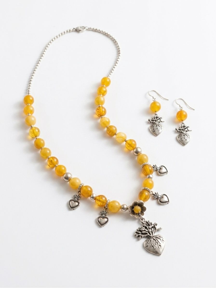 Juego de Collar y Aretes de Plata con Cuentas de Ágata Amarilla y Dijes de Sagrados Corazones