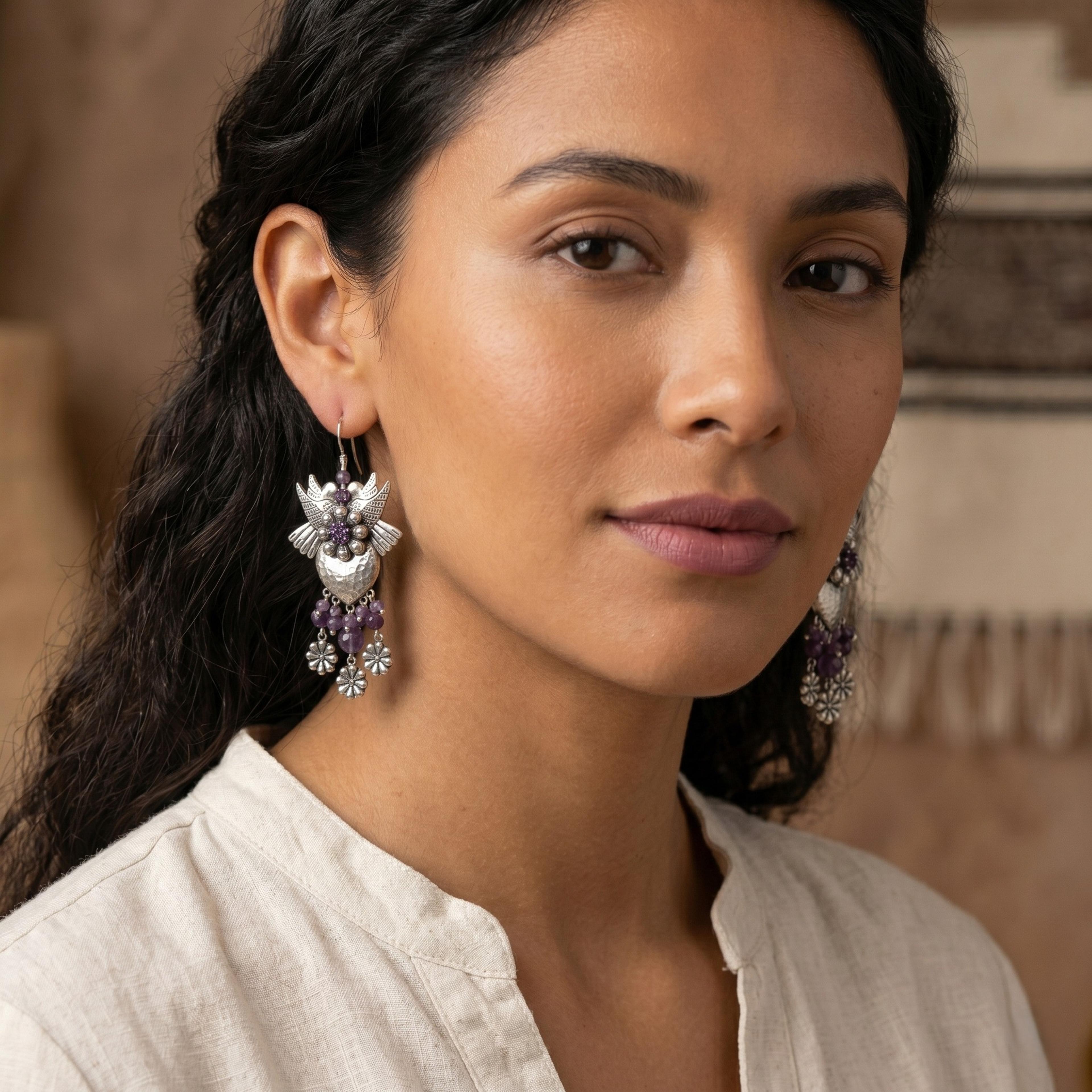Aretes en Plata Repujada “Canasta de Pajaritos” con Piedra Amatista  - Imagen 3