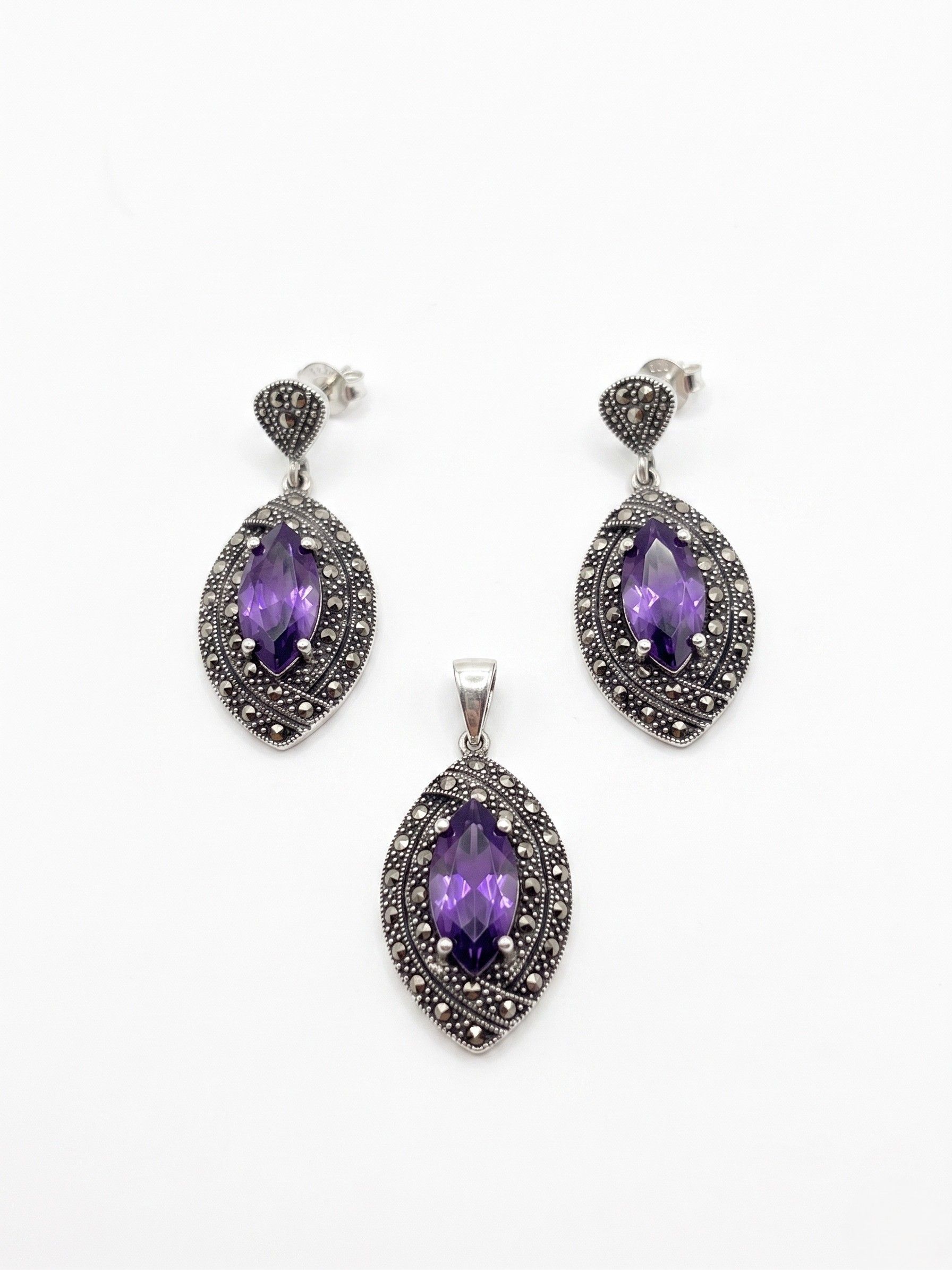 Juego de Dije y Aretes de Plata con Marquesitas y Cristal Checo Morado