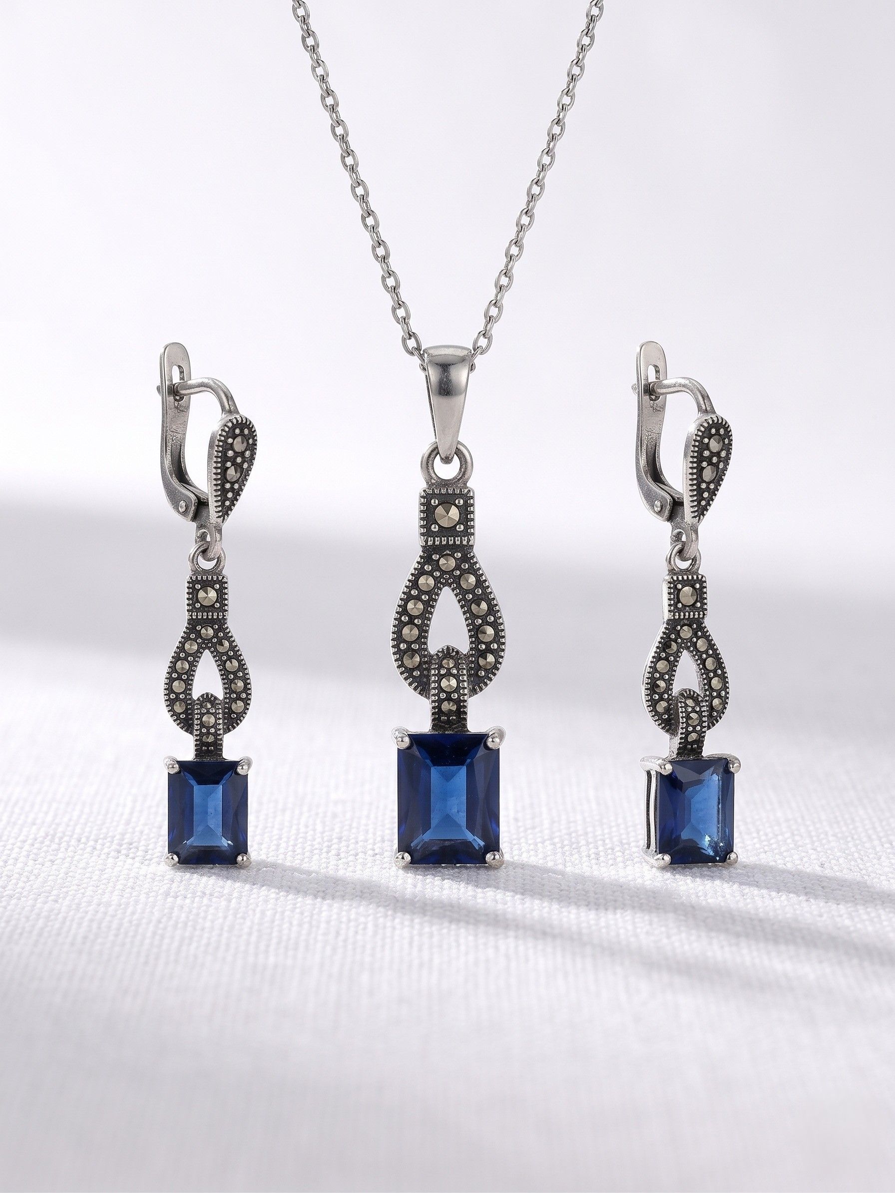 Juego de Dije y Aretes de Plata con Cristal Checo Azul Corte Esmeralda y Marquesitas