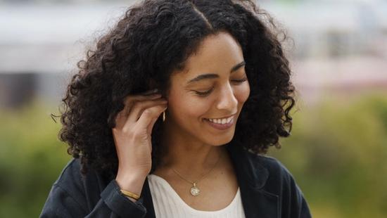 woman-using-wireless-earbuds