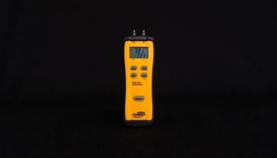 Manometr dwuportowy do ciśnienia różnicowego