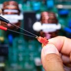 Miernik cęgowy 600A AC/DC z głowicą obrotową i filtrem dolnoprzepustowym (LPF) zdjęcie 4