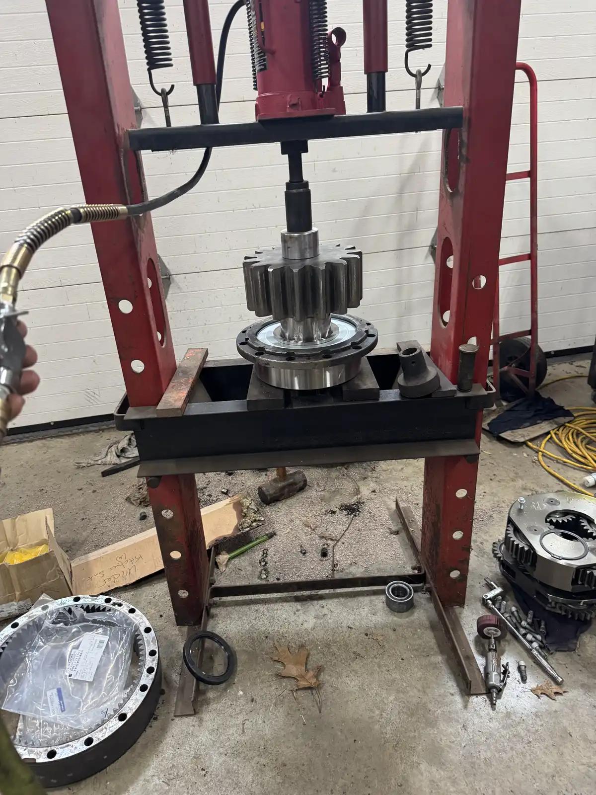 Workshop press and components during truck and heavy equipment service
