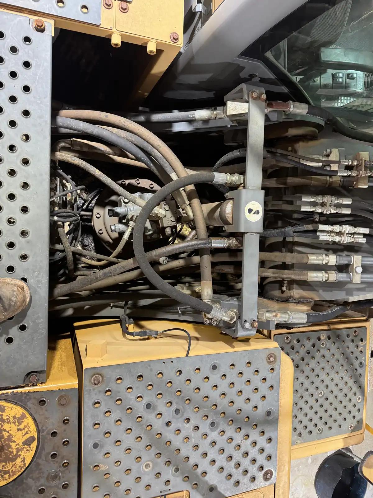 Equipment hydraulic compartment during truck and heavy equipment service