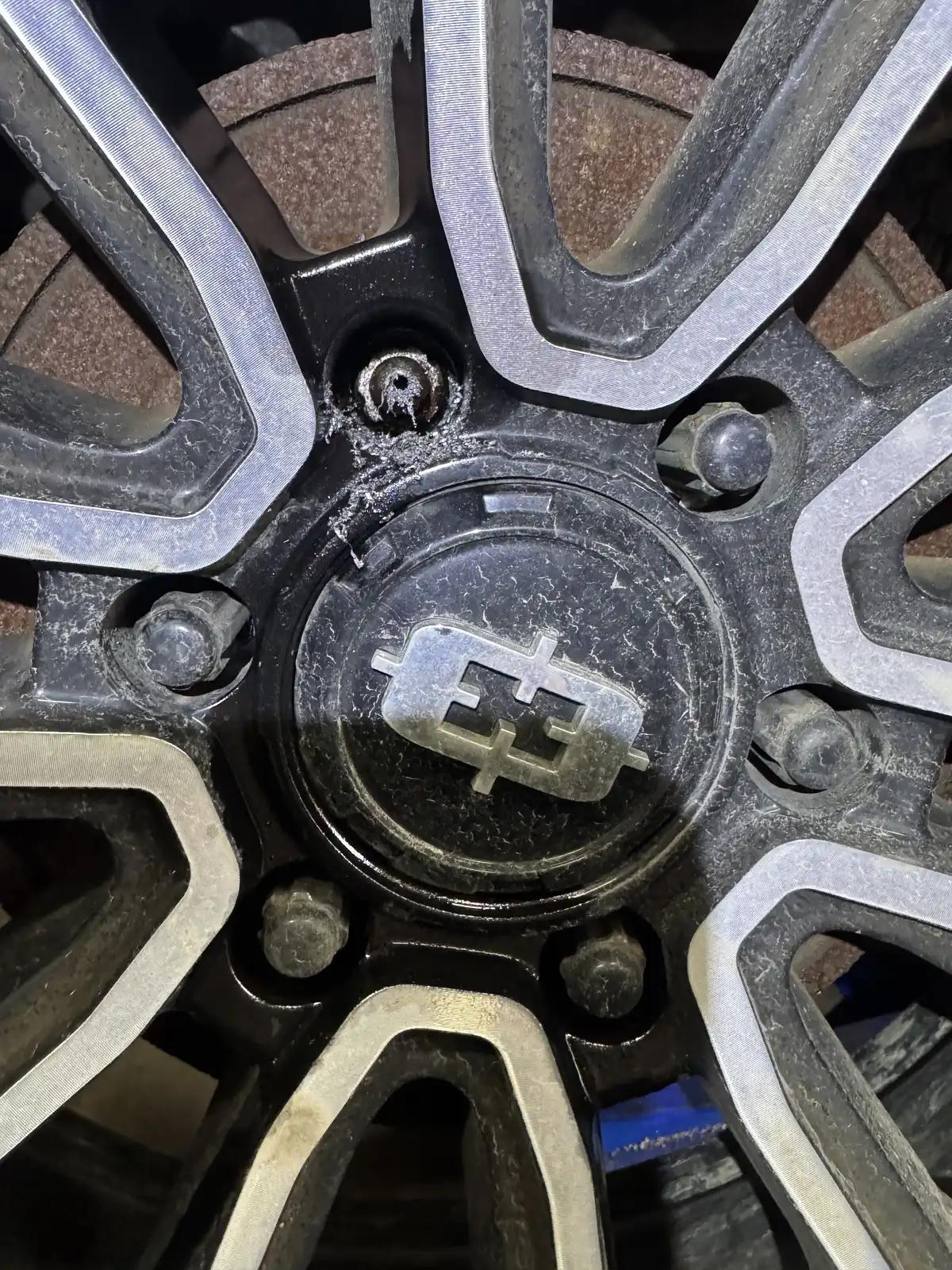 Wheel hub inspection during truck and heavy equipment service