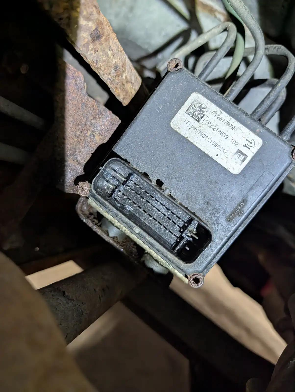 Equipment control module during truck and heavy equipment service
