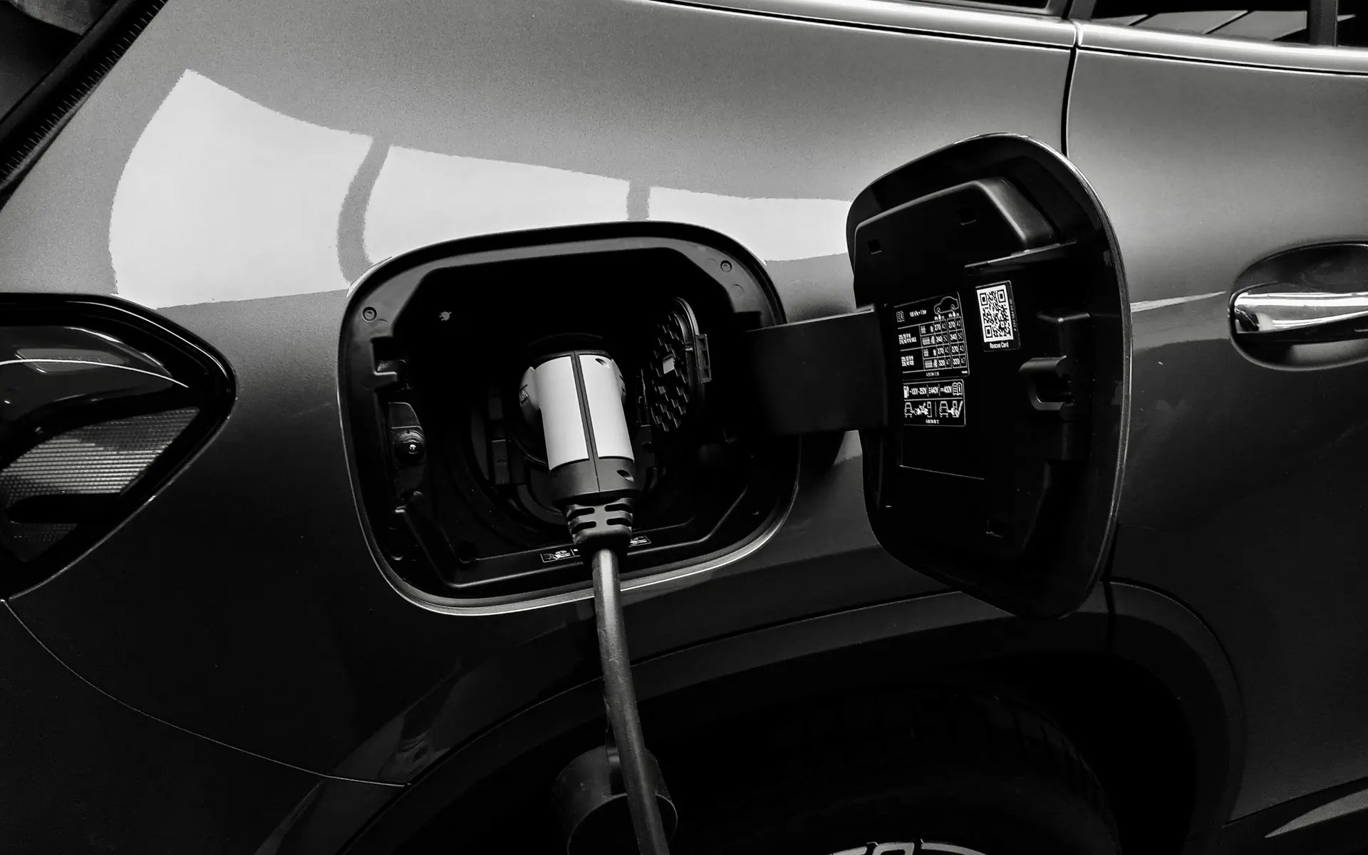 Cyberattacks Targeting Electric-Car Chargers Increasing