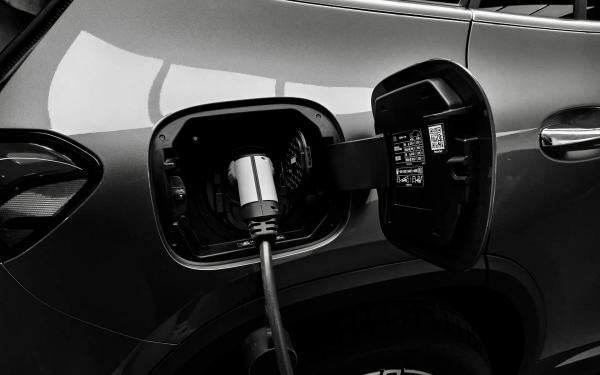 Cyberattacks Targeting Electric-Car Chargers Increasing