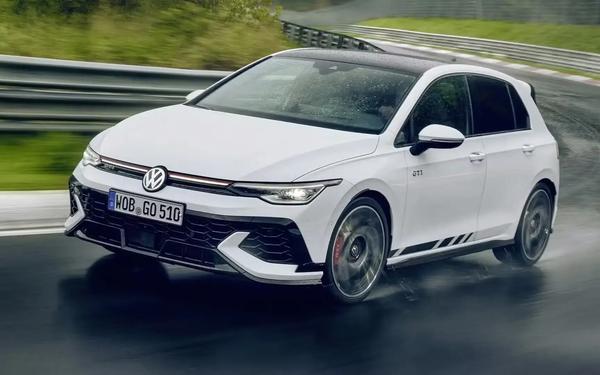 2025 Volkswagen Golf GTI Clubsport Unveils Enhanced Design and Performance