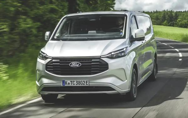 Ford Transit Custom Van Faces Market Challenge Without Hybrid Options in Australia