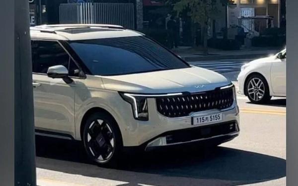 2024 Kia Carnival Facelift Spied: Comprehensive Design Overhaul and New Features