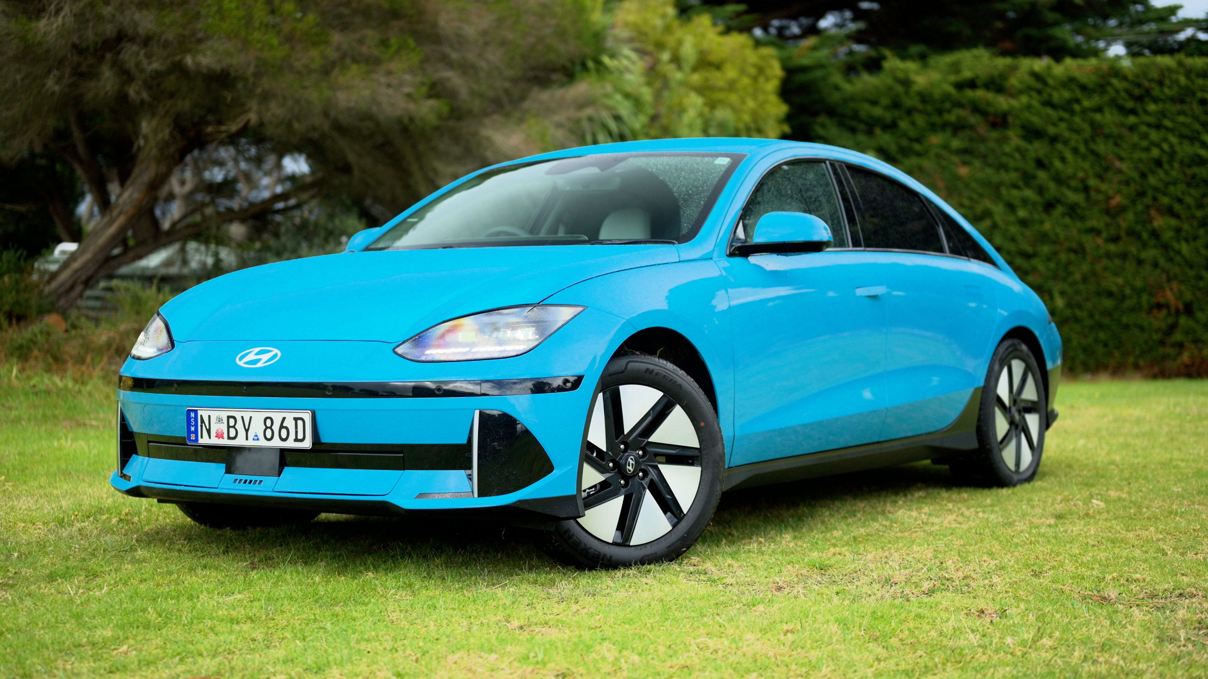 2024 Hyundai Ioniq 6: New Base Model Reduces Price, Enhances Range and Features