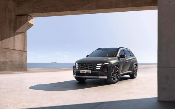 Hyundai Unveils Dynamic 2024 Tucson with Major Interior Revamp and Hybrid Option
