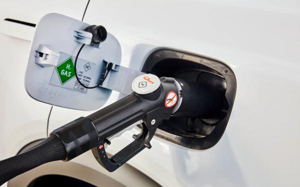 Major Carmaker Quietly Turns Back on Hydrogen
