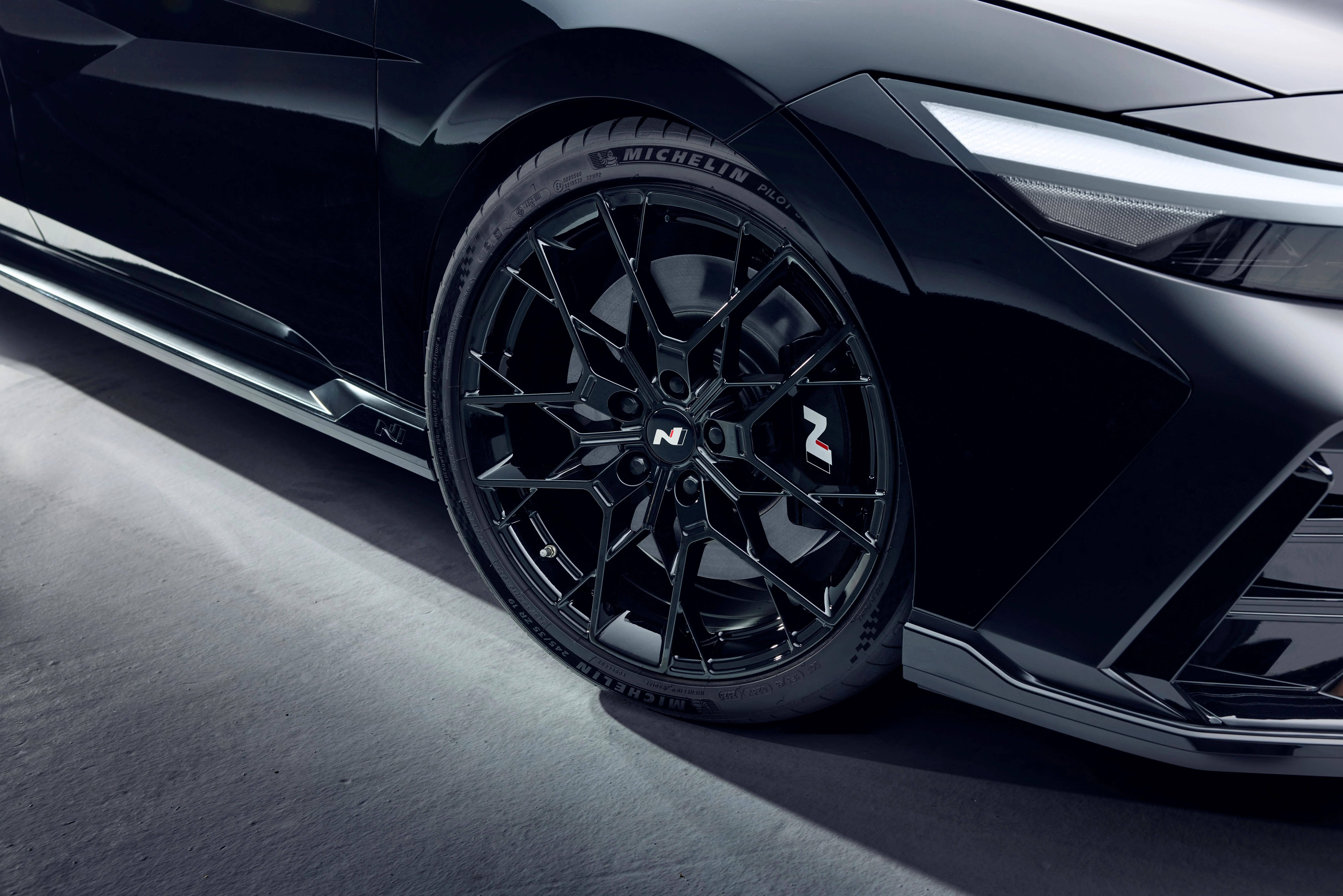 Black forged wheel on the Hyundai i30 Sedan N MONOCHROME