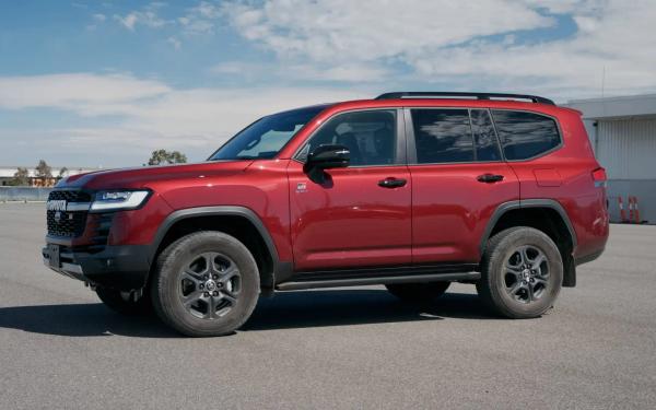 I drove the 2026 Land Cruiser 300 Series Hybrid in Australia – Land Cruiser will NEVER be the same.