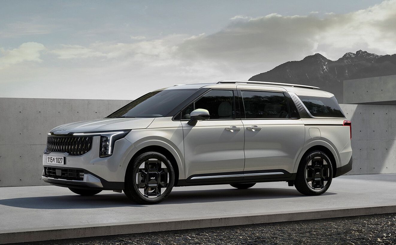 A Comprehensive Look at the 2024 Kia Carnival: Updates and New Hybrid Variant