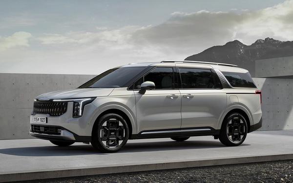 A Comprehensive Look at the 2024 Kia Carnival: Updates and New Hybrid Variant