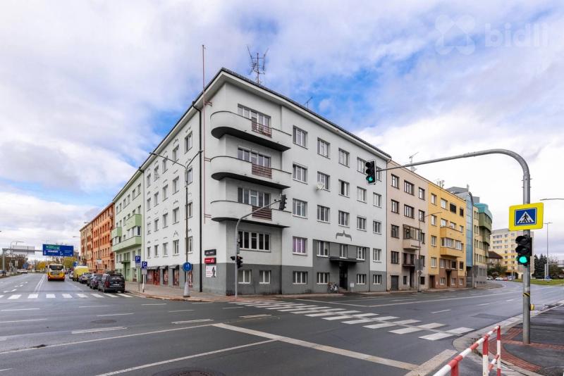Prostorný zděný byt 4+kk s balkonem - Hradec Králové