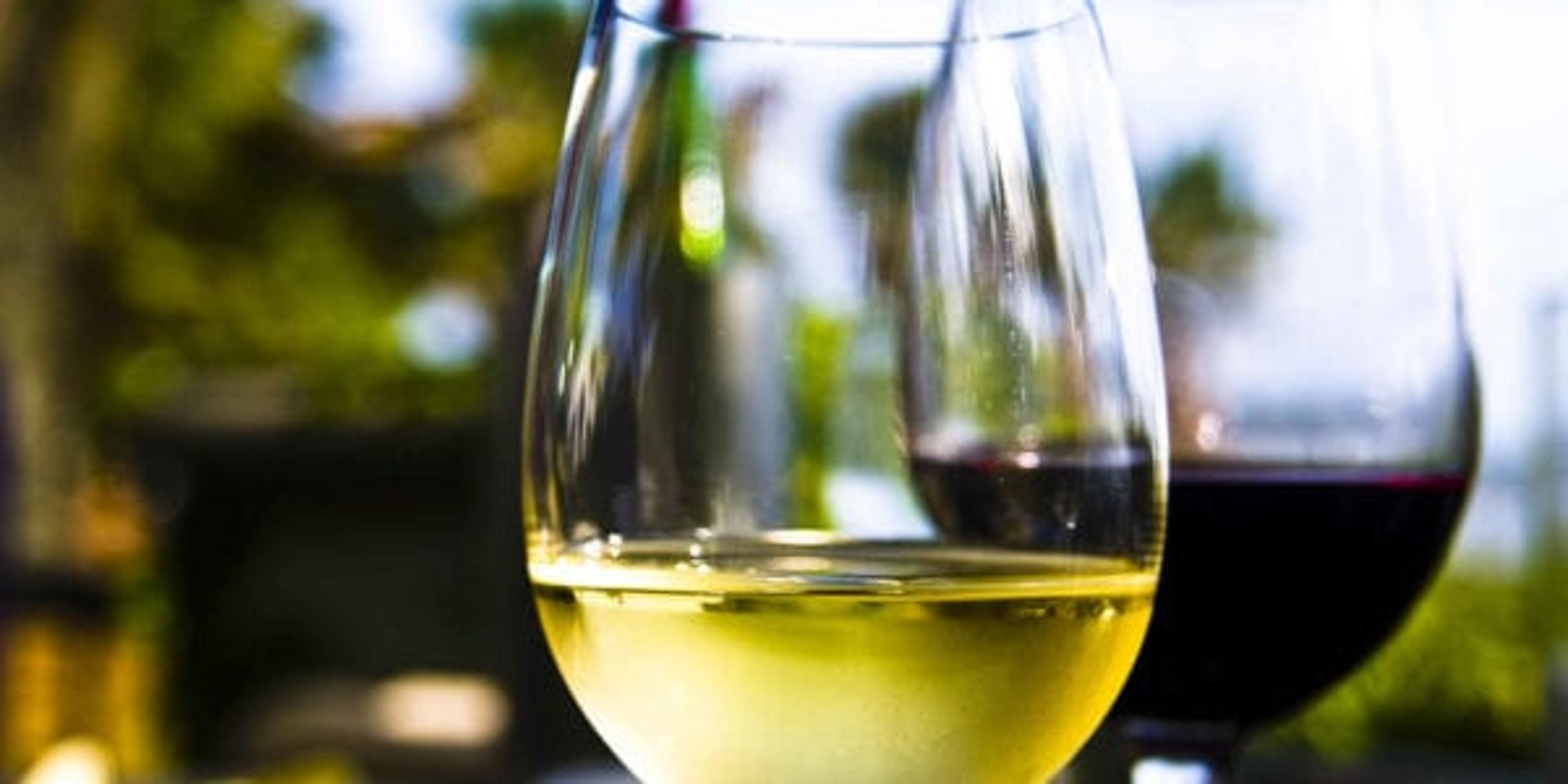 Which-is-healthier-red-wine-or-white-wine