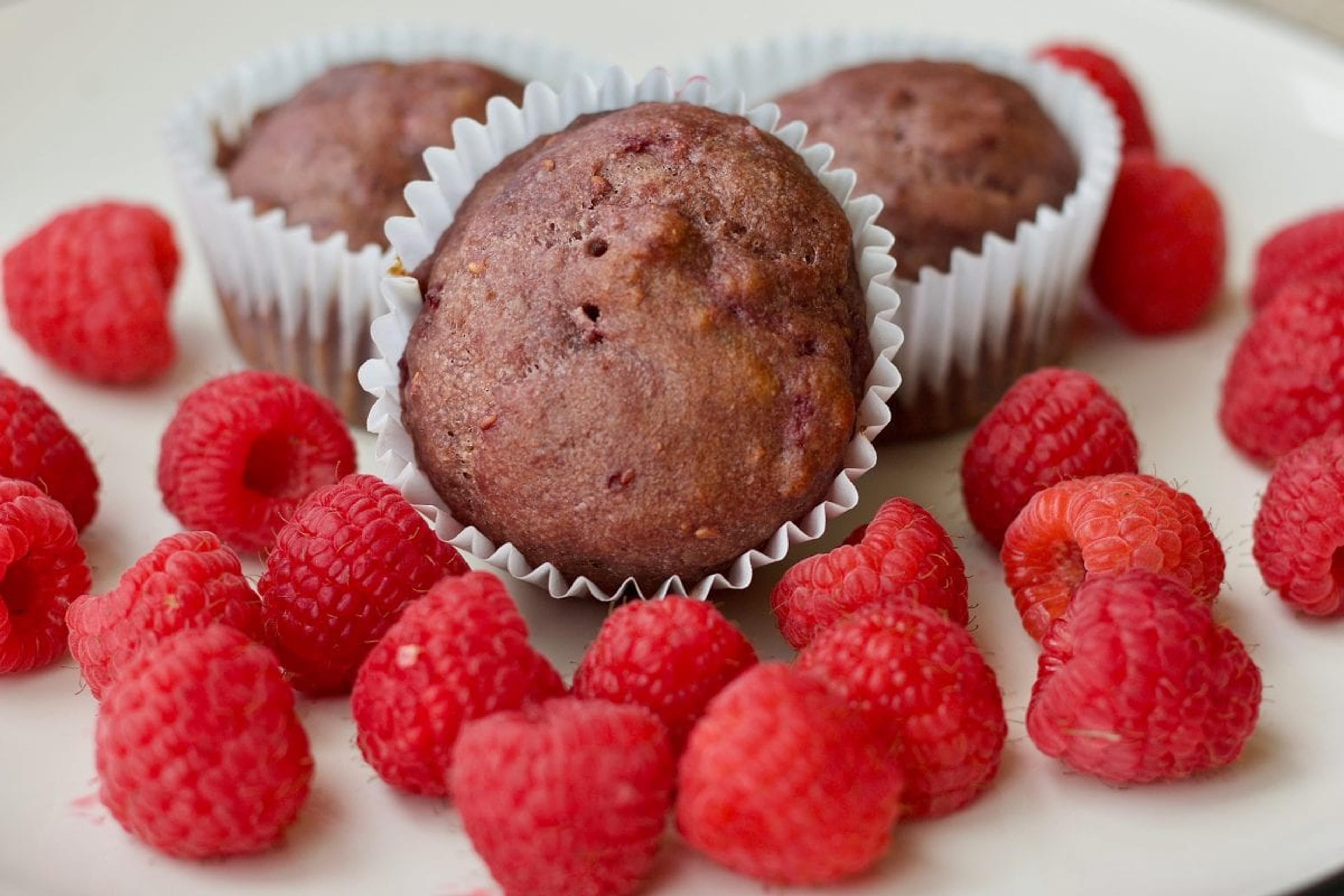 raspberry yogurt muffins