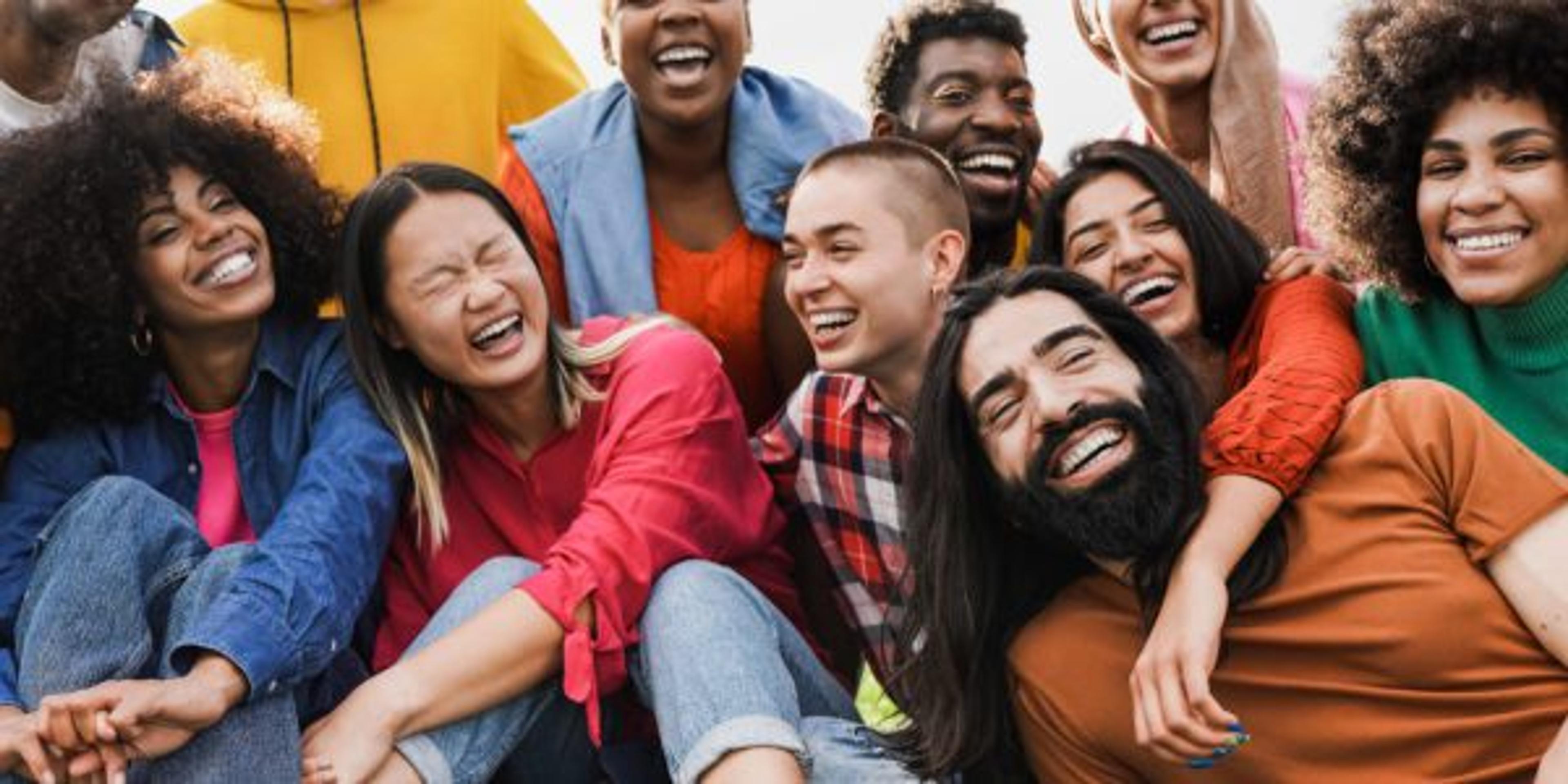 Group of multiracial people enjoy day at city park - Diverse young friedns having fun outdoor