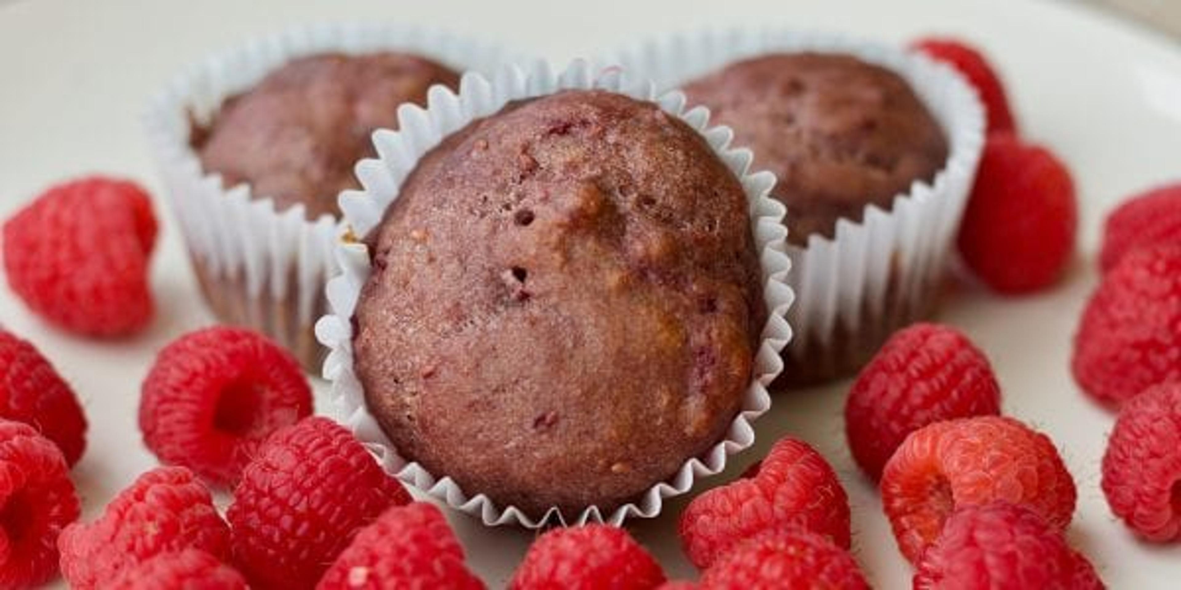 raspberry yogurt muffins