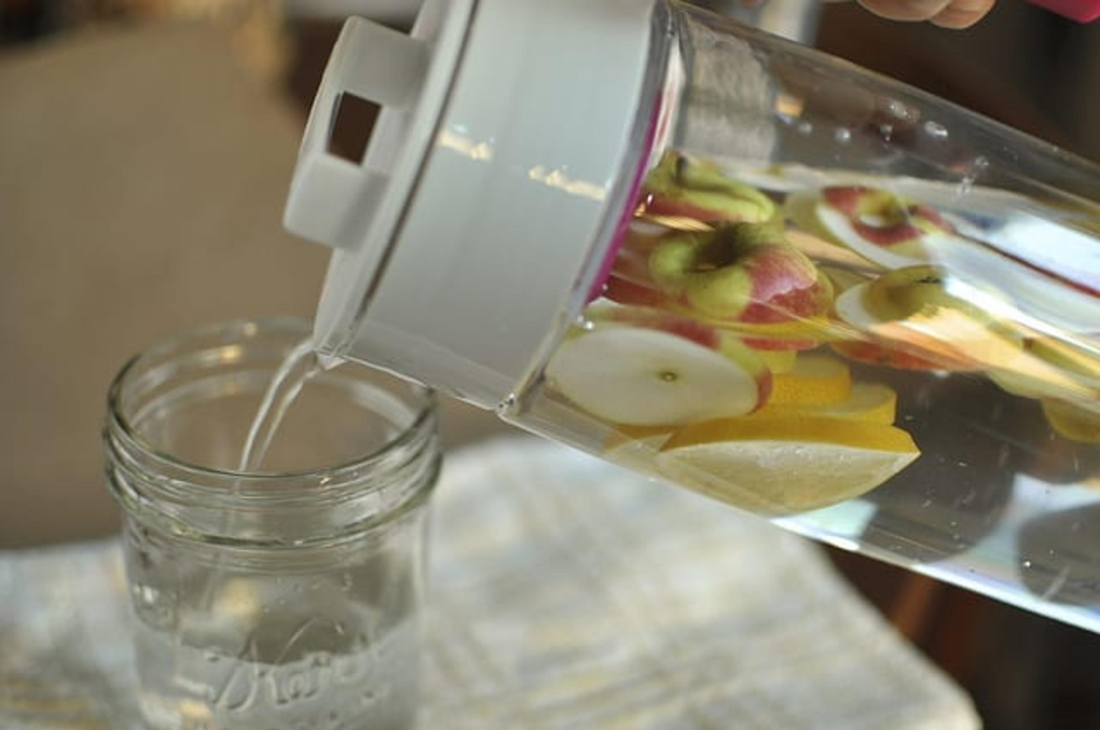 Fruit water pour