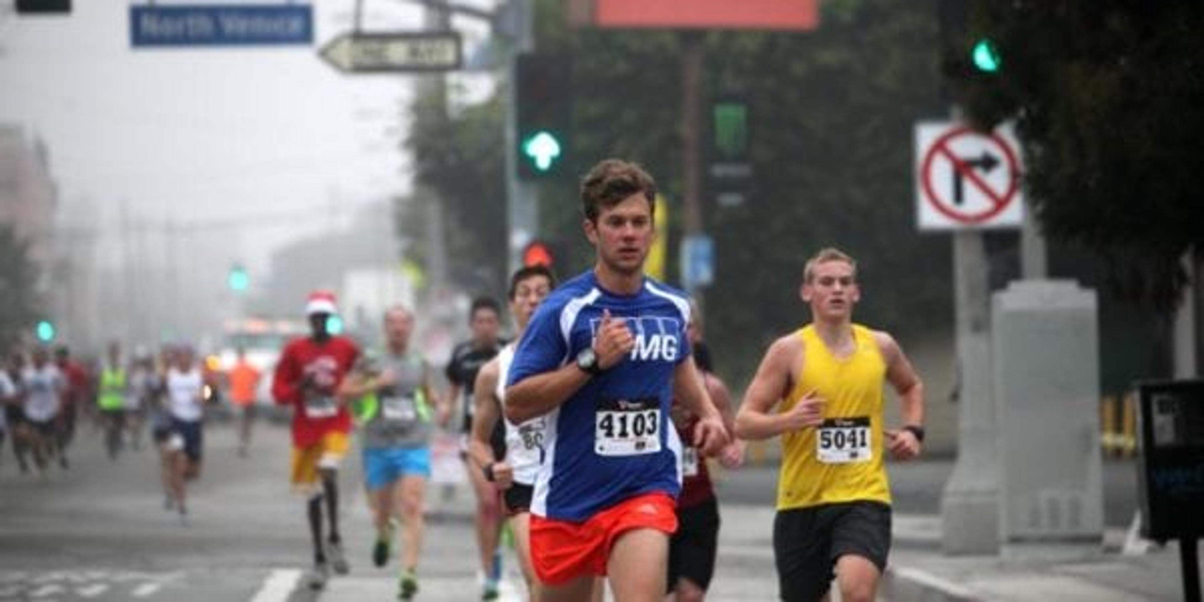 people running in a marathon