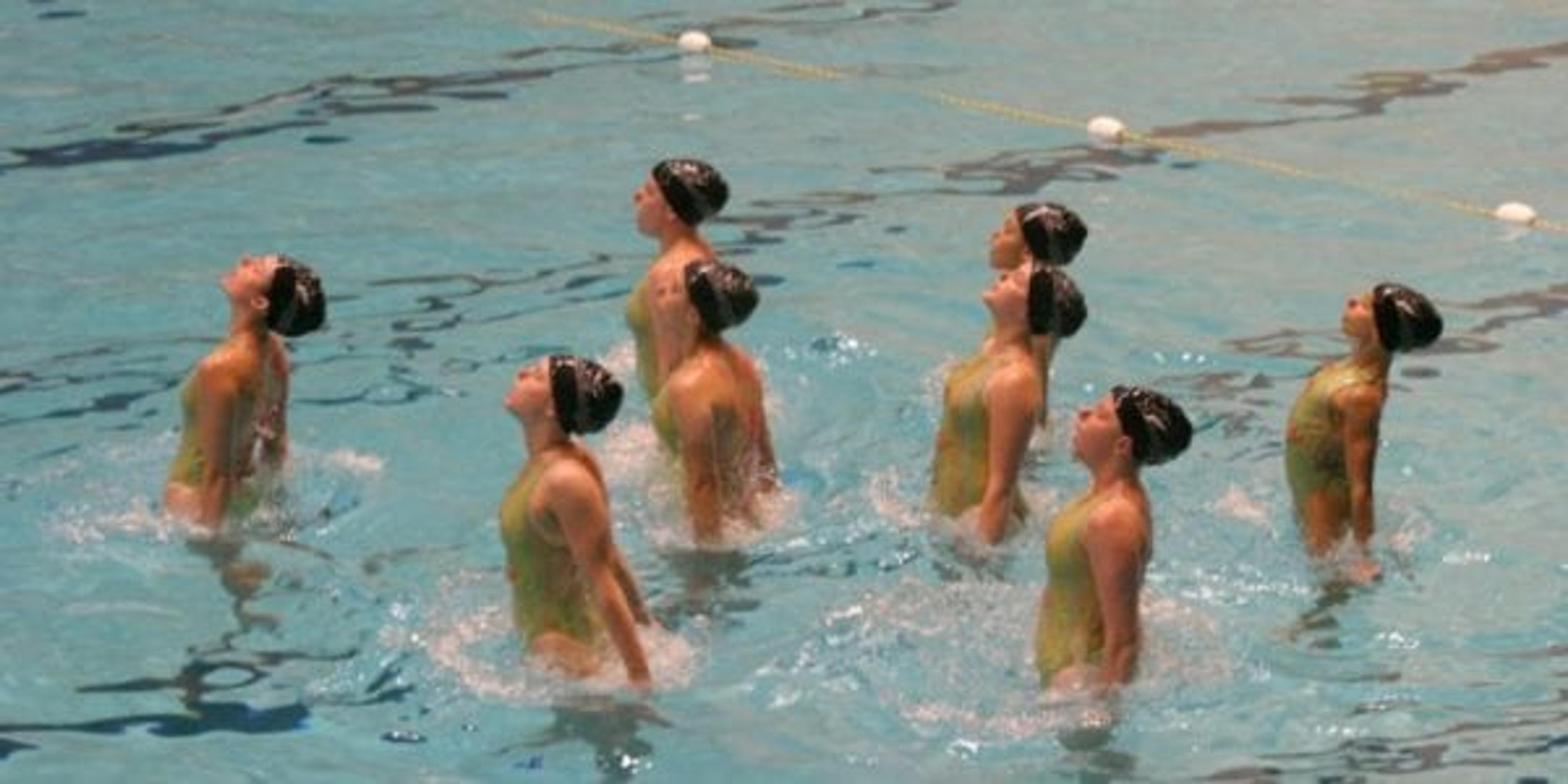 sychronized swimming