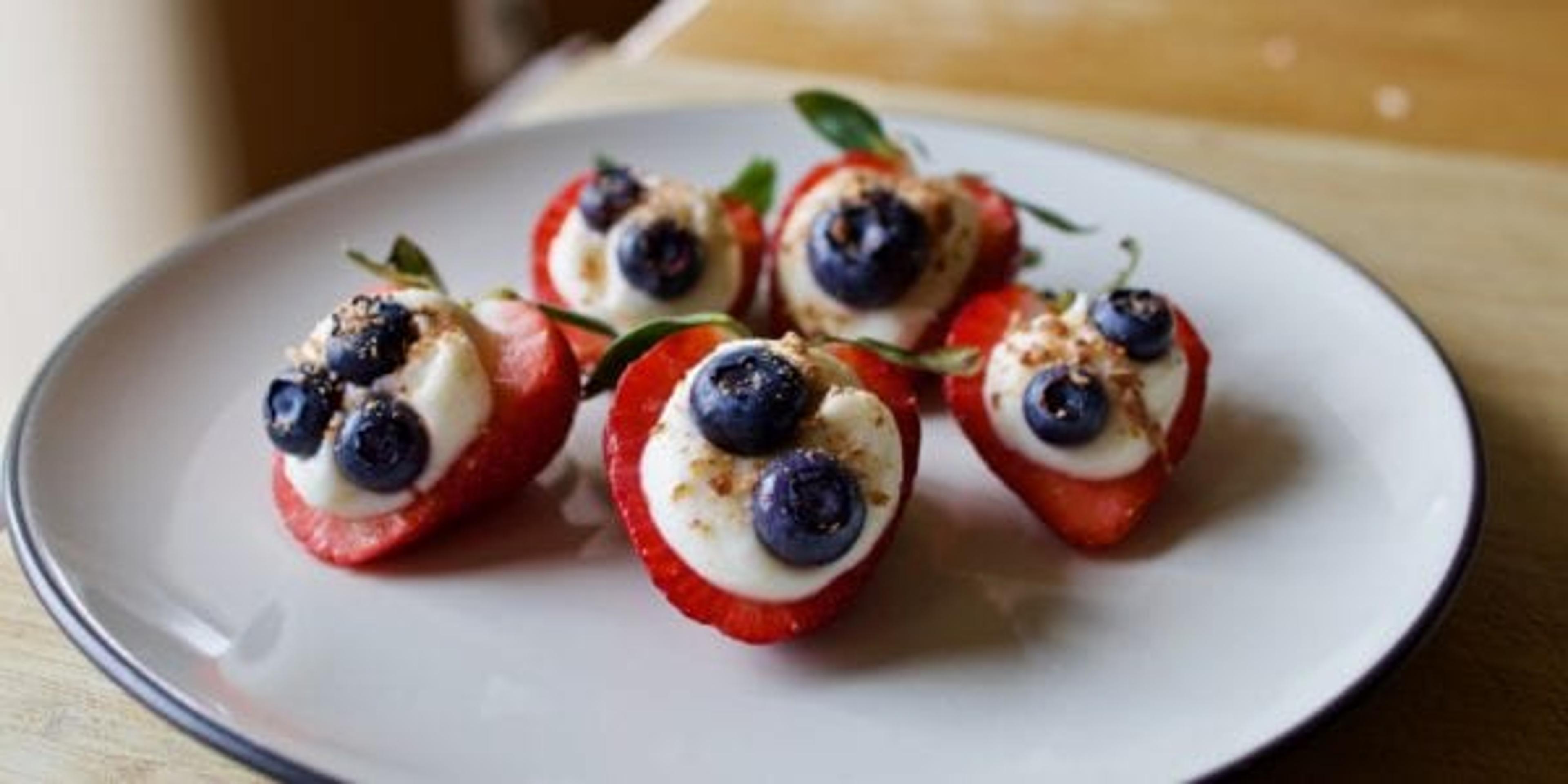 strawberry blueberry cheesecake bites