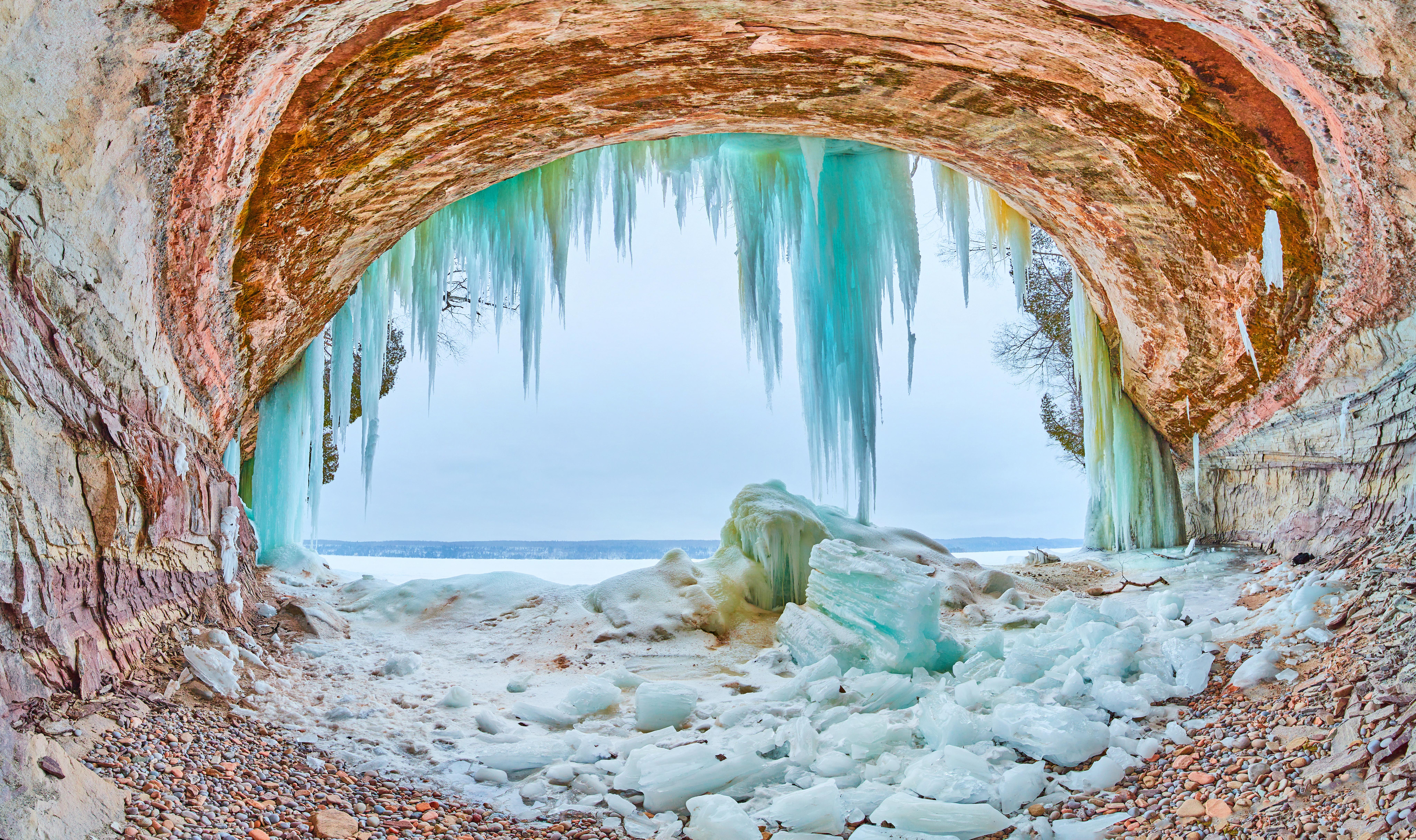 Michigan Bucket List: Lake Michigan Frozen Lighthouses