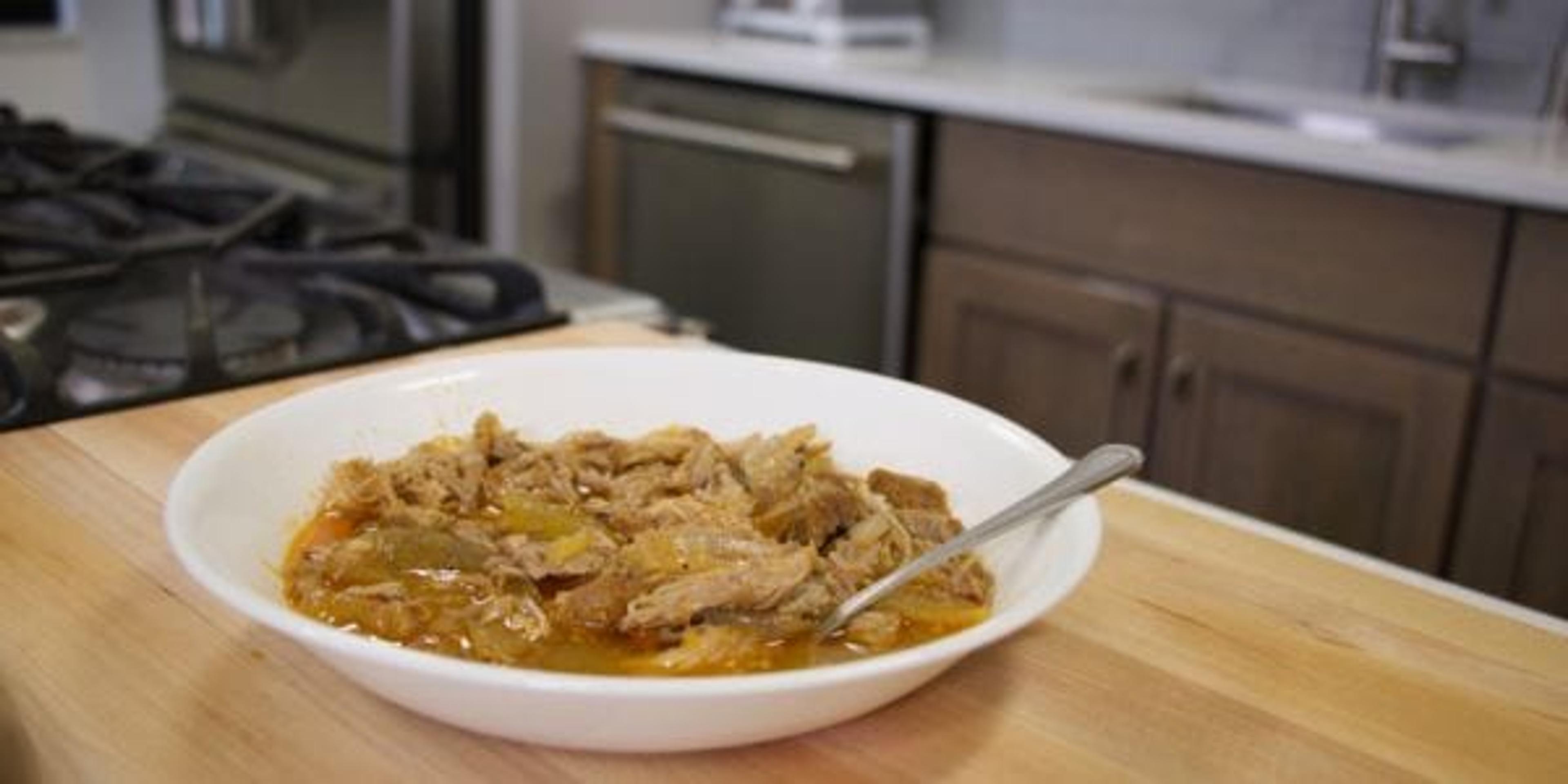 Slow cooker Pulled Pork with Apple and Onions