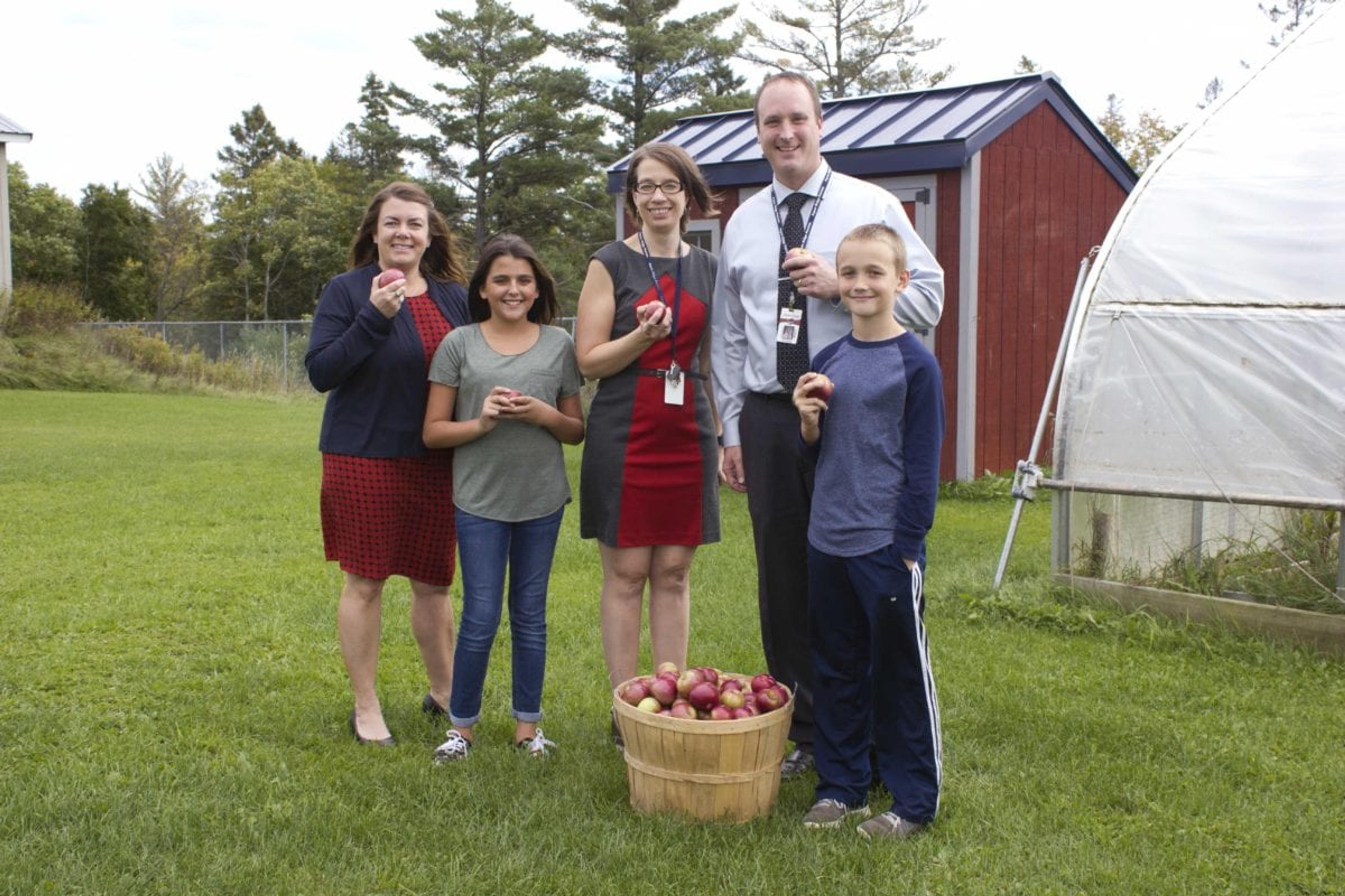 Students and staff from Aspen Ridge Elementary in Marquette will participate Apple Crunch Day Oct. 13. Pictured (left to right): Pam Roose, R.D., Blue Cross Blue Shield of Michigan; Morgan Nelson, Aspen Ridge student; Ms. Young, 5th Grade Teacher; Principal Chris Marana, Mason Kietikko.