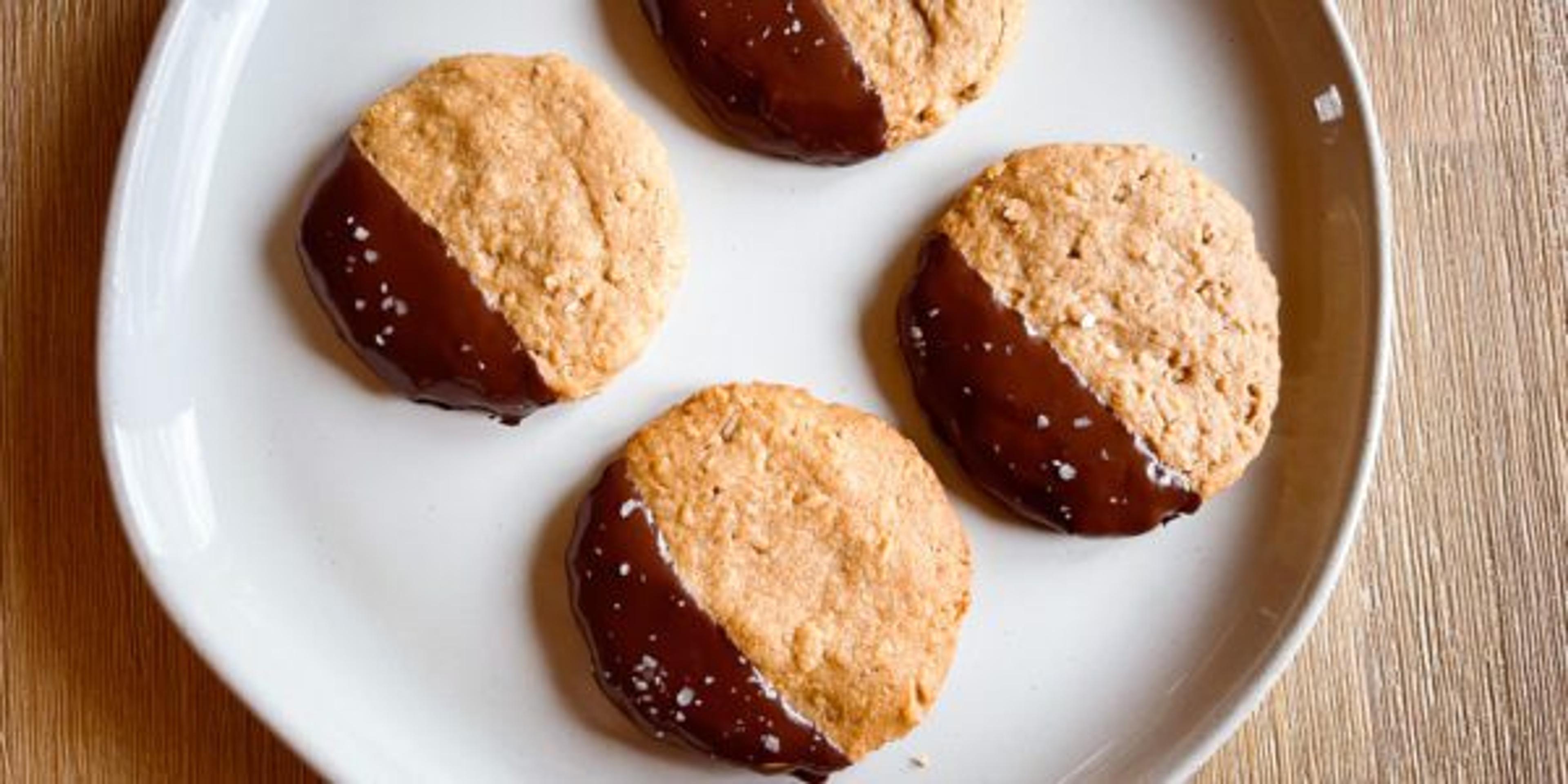 4-Ingredient Peanut Butter Cookie