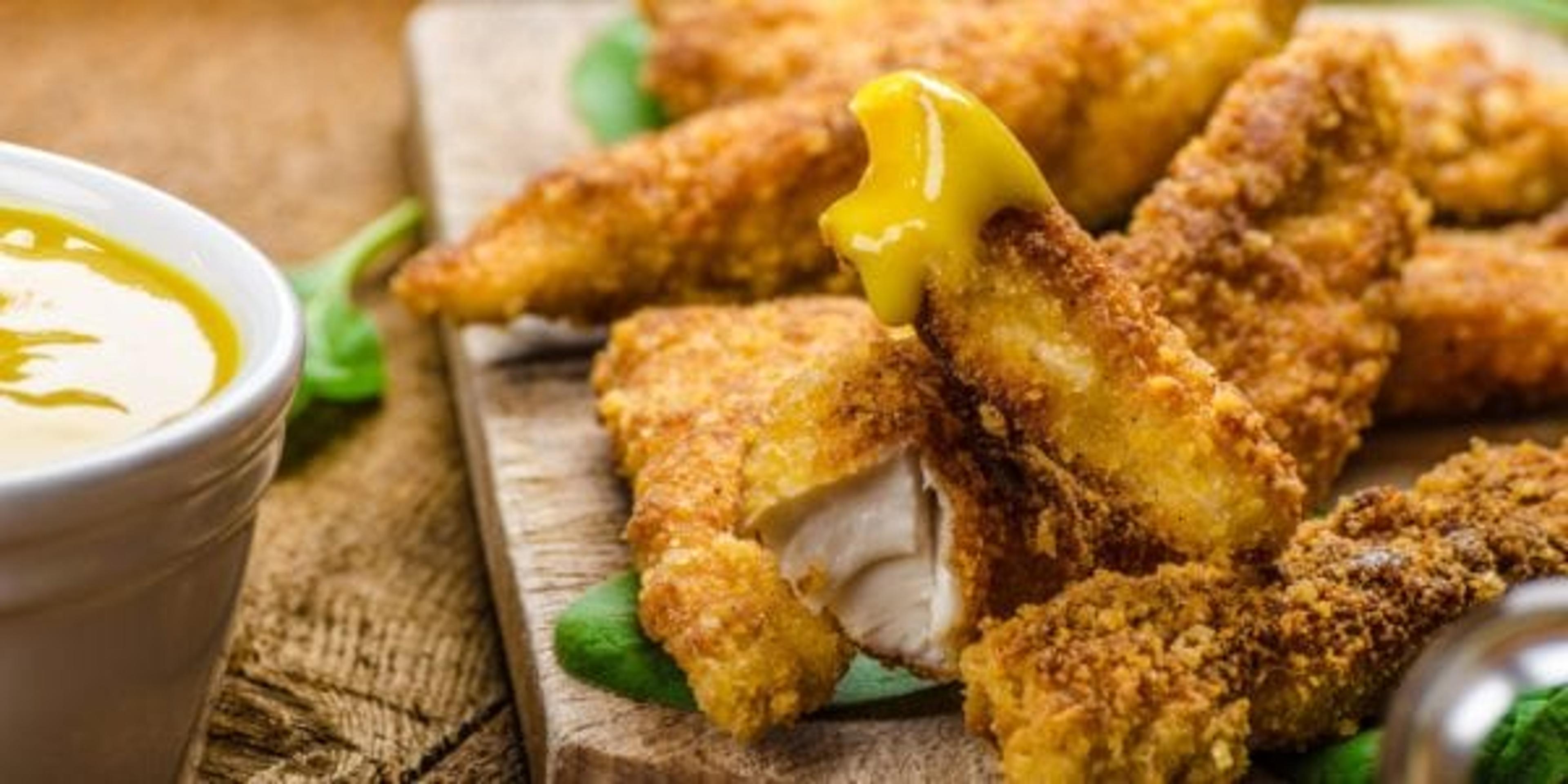 Crispy chicken tenders with dipping sauce