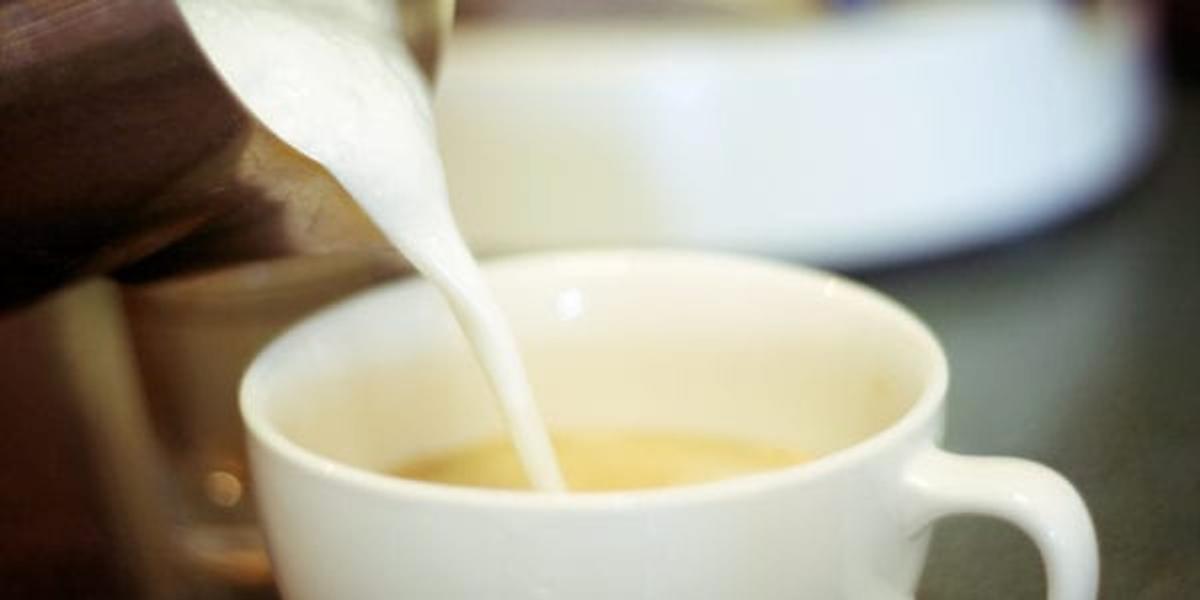 4 healthy alternatives to flavored coffee creamers