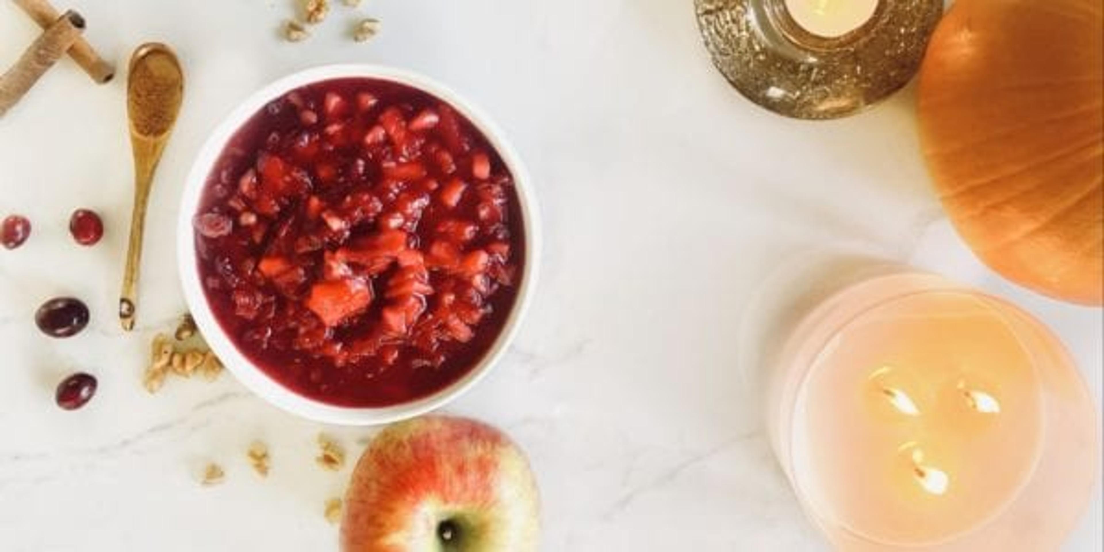 Cranberry sauce with ingredients