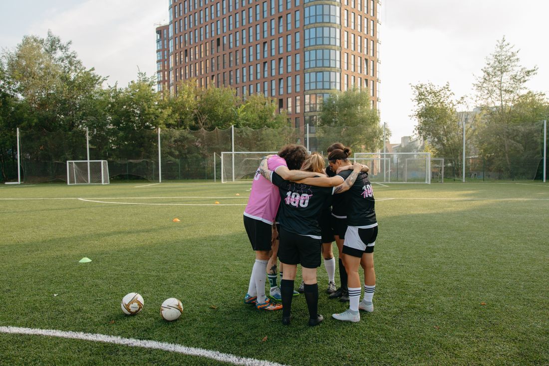 A women’s team huddled close together before a match
