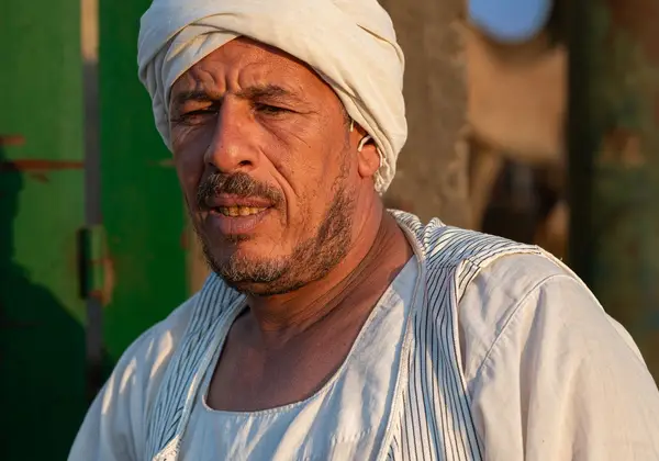 An older Egyptian man in traditional dress