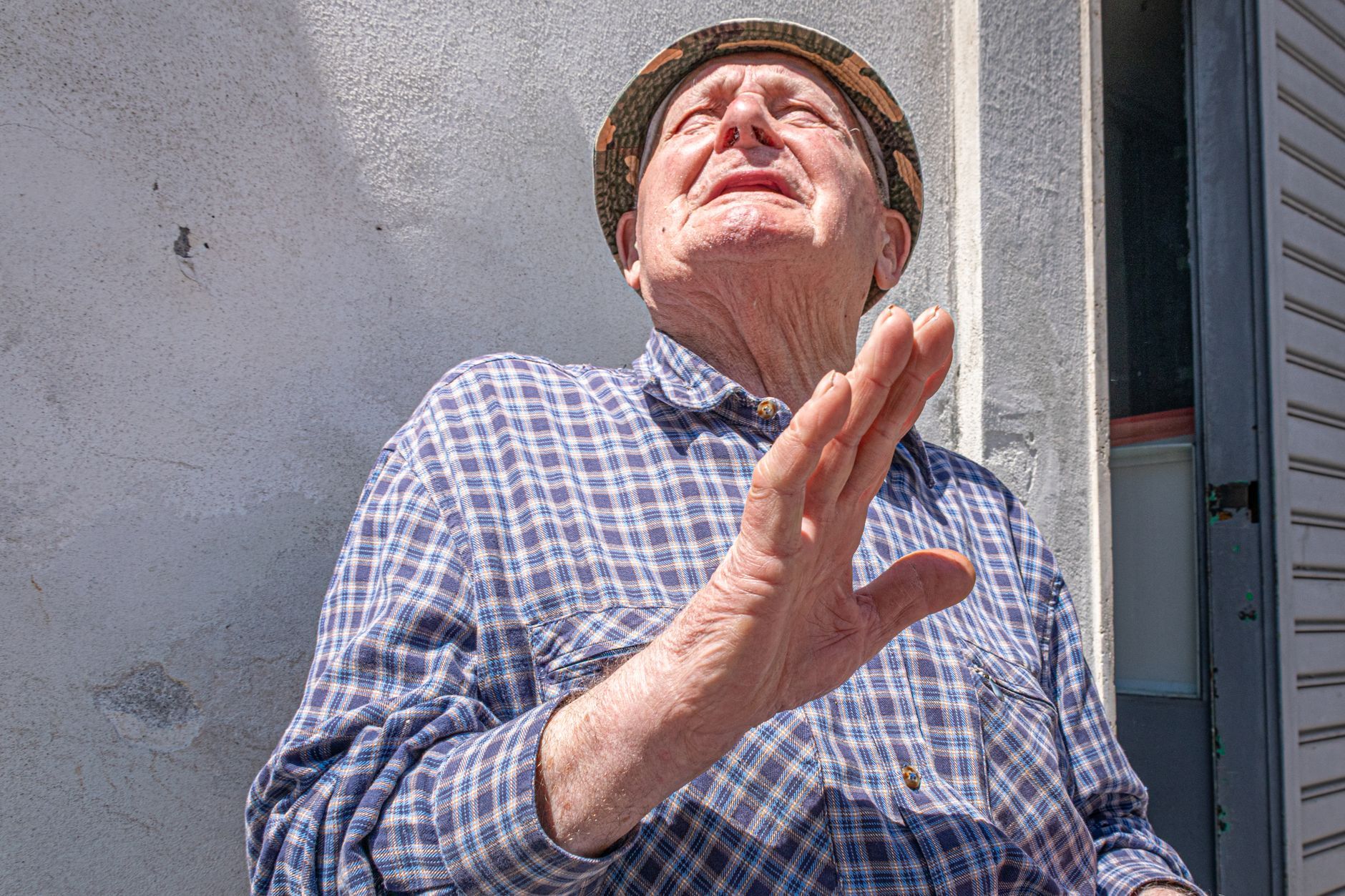 An elderly Italian man in the sun