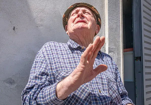 An elderly Italian man in the sun
