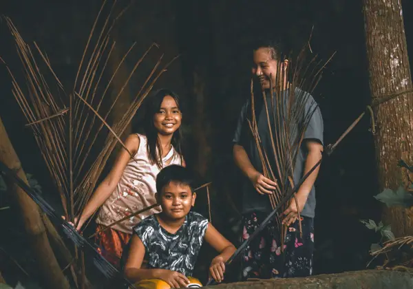 Filipino children smiling