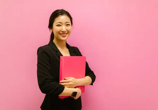 A smiling young Japanese woman