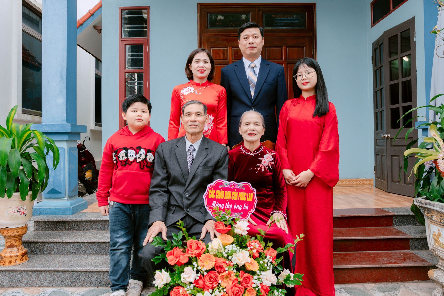 A multi-generational Vietnamese family in traditional dress