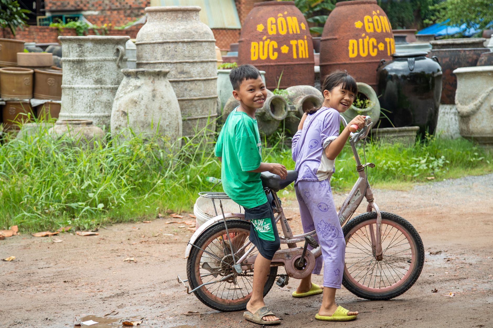 Two Vietnamese children with a bicycle