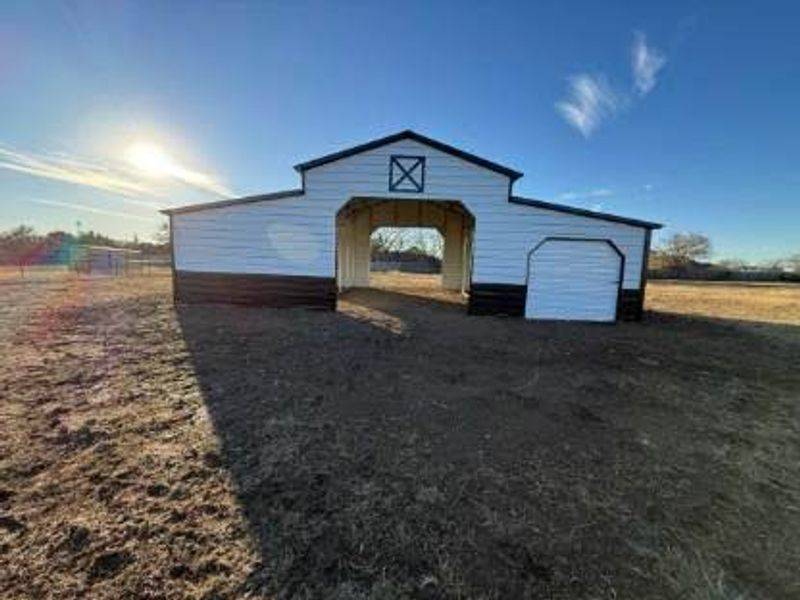 42x25x12/8 Barn with Loafing Shed