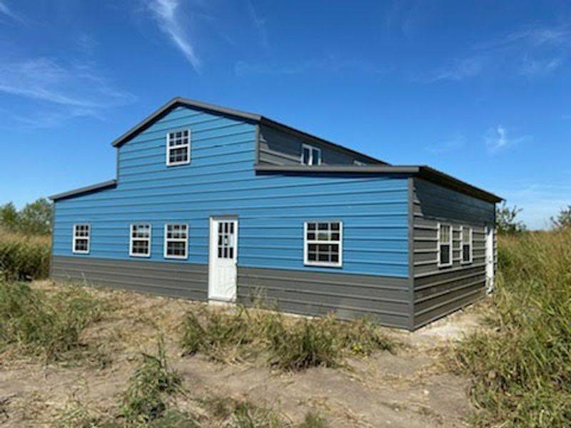 42x25x14/9 Barndo with 20 windows