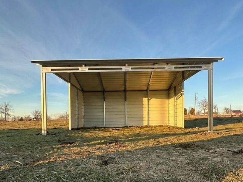 18x20x8 Loafing Shed with No Middle Post